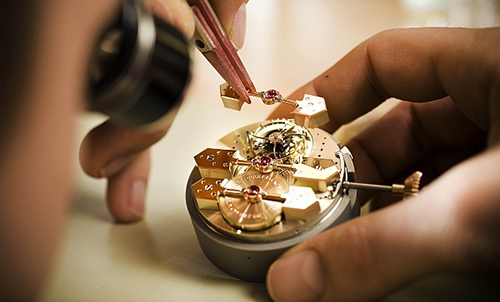 法穆兰手表维修费用价目表（法穆兰指针孔进灰）