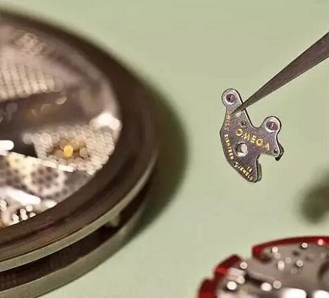 法穆兰表官方售后中心（手表机芯生锈的原因和处理方法）